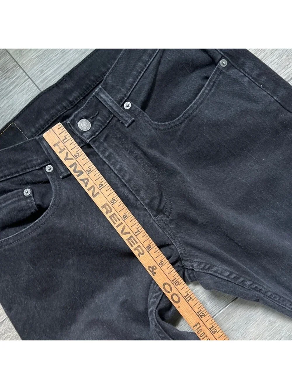 Vintage Levi's Men's 31x32 559 Relaxed Straight Jeans Black Wash Denim Y2K